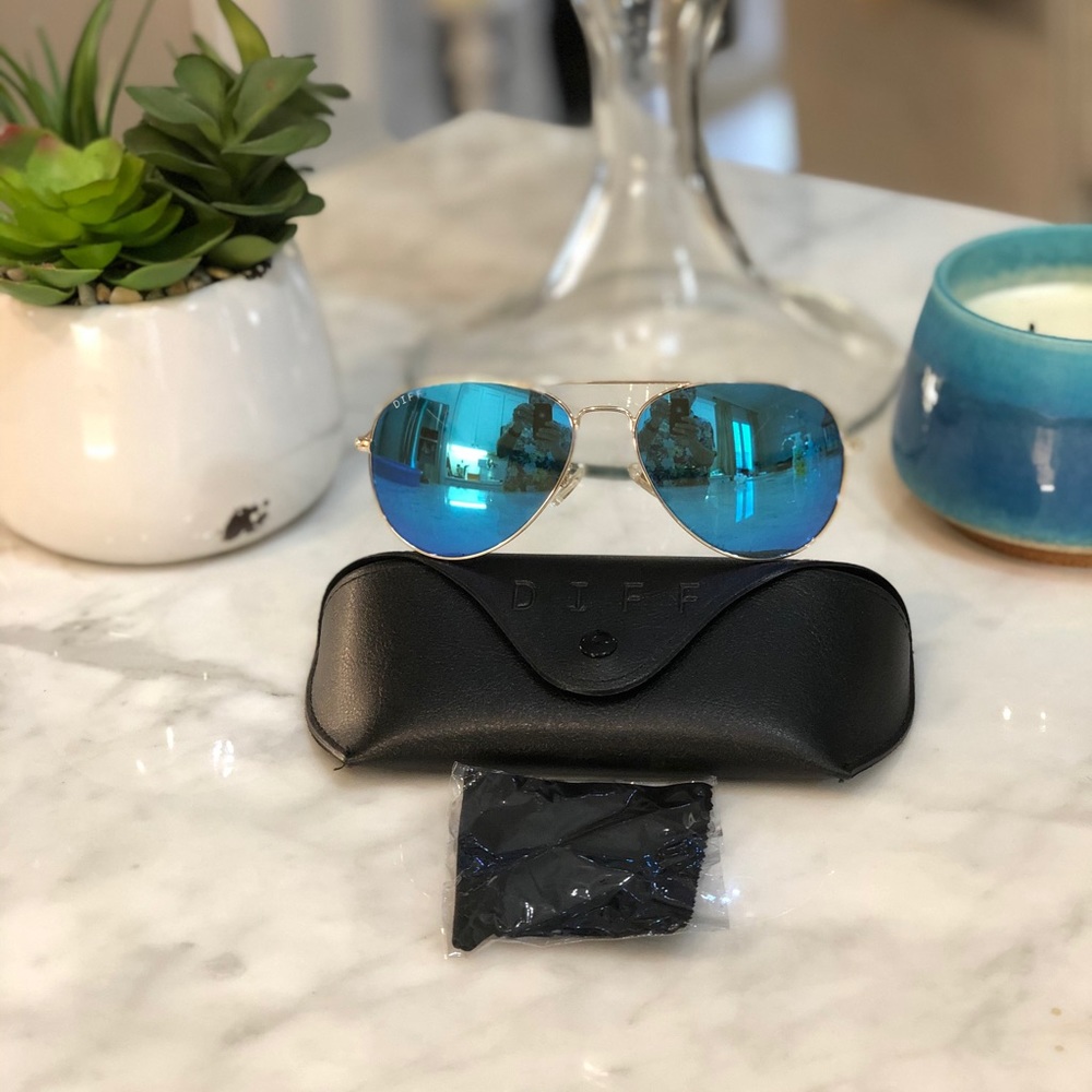 Diff Blue & gold mirror aviator sunglasses NWOT😎